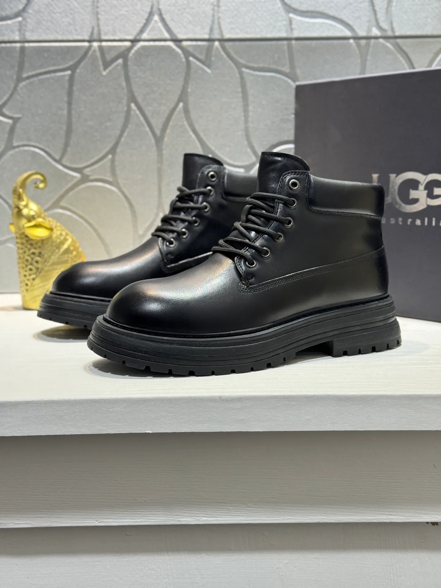 Men's men's shoes 💰660 [New style] 🦥🦥UGG - high-end quality 🔥Australian imported wool 🔥Full fur original single entry and exit counter without pressure, let you feel no replacement 💏The upper is made of first-layer cowhide 'all original Australian wool' Strict men's boots thick wool can be distinguished by the naked eye 💓Real wool keeps warm and does not smell like feet, warms the whole winter ✨Carefully crafted for those who know the goods🔥Size: 38-44 (45 customized